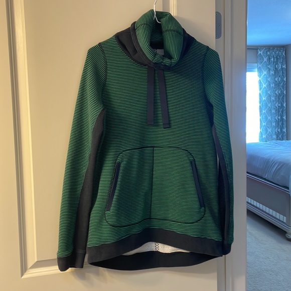 Lululemon Avenue Pullover - Picture 8 of 10